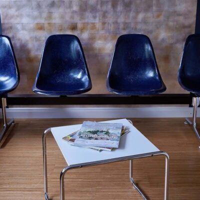 Vitra Miller Bank Wartezimmer dunkel blau