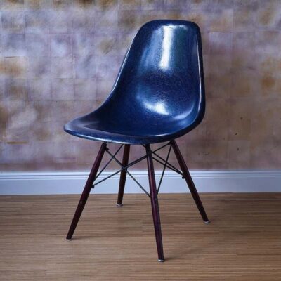 Vitra Miller Side Chair dunkel blau