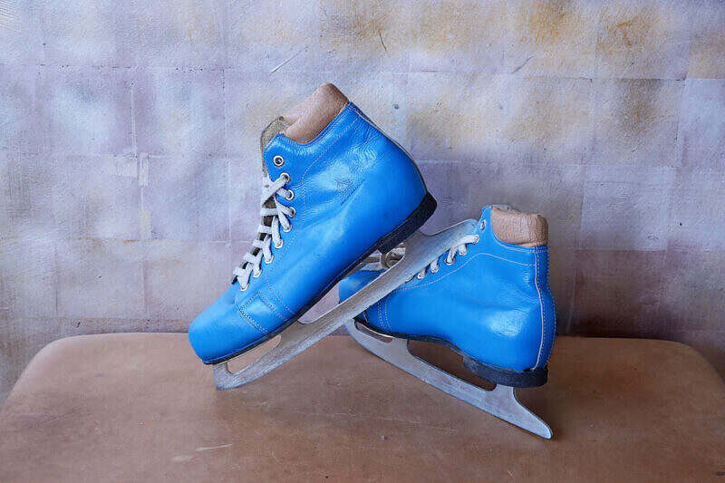 Schlittschuhe hell blau vintage