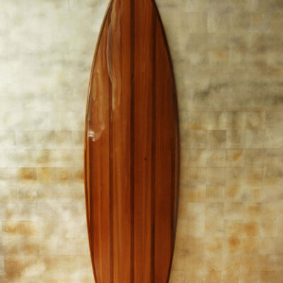 Surfboard Wellenreiter aus Holz