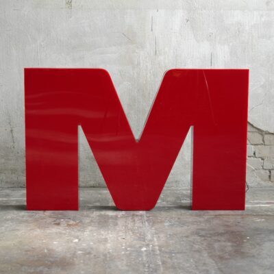 Buchstabe M Leuchtbuchstabe rot